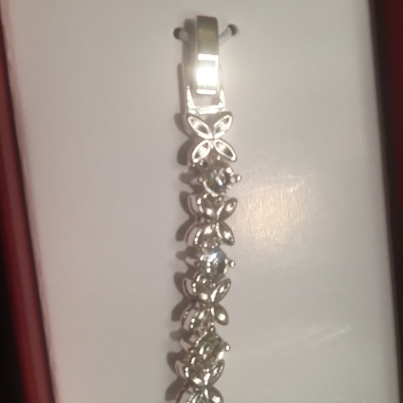 Silver Bracelet with Gift Box - Picture 6 of 8